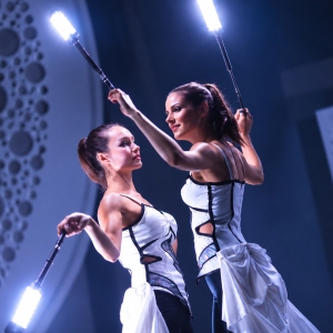 Ballerine con effetti luminosi LED per una cena di gala