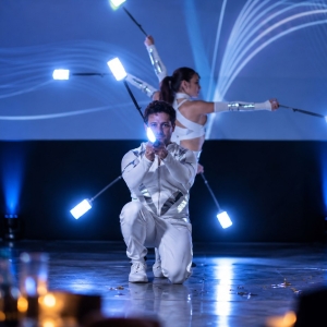 Performance luminosa Visualize Led Show per evento aziendale