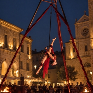 Esibizione di danza aerea per sagre, feste in piazza e rievocazioni
