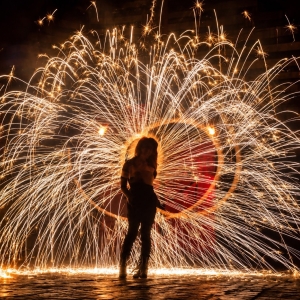 Effetti di scintille scenografiche per eventi in piazza e rievocazioni storiche