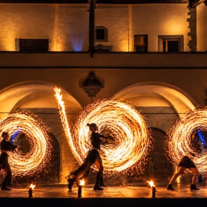 Fire Show con coreografie e manipolazione del fuoco