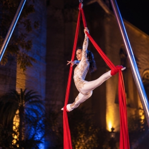 Spettacolo di danza aerea durante feste, sagre ed eventi in piazza