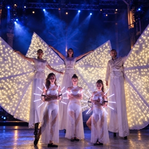 Artisti LED e farfalle luminose per l’accoglienza durante eventi di gala