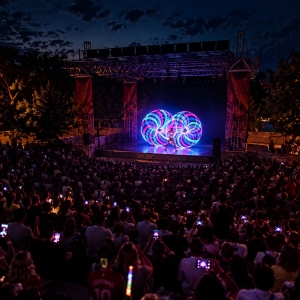 Spettacolo LED sul palco per eventi estivi in resort e campeggi