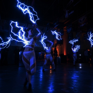 Performance luminosa LED per inaugurazioni ed eventi aziendali